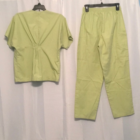 Cherokee uniform scrub set - Picture 2 of 3